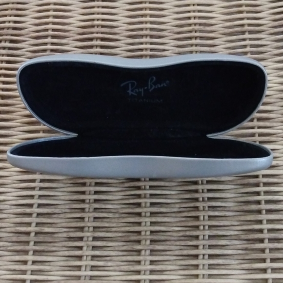 SOLD OUT Ray-Ban Titanium glasses case Gray - Picture 5 of 5